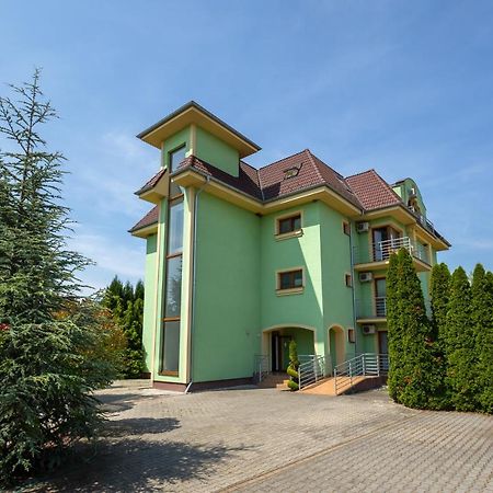 Pensionbb Veľký Meder エクステリア 写真