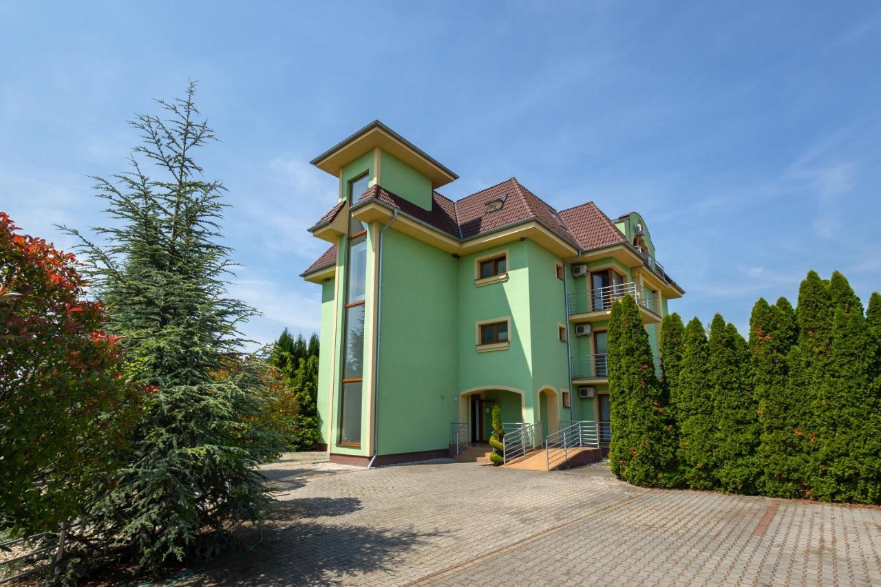 Pensionbb Veľký Meder エクステリア 写真